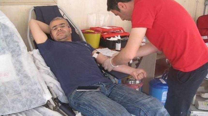 Kzılay Tır&rsquo;ı Niksar&rsquo;da Kan Bağışı Topladı