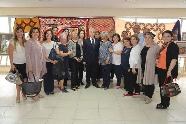 Kadın Lokalini A&ccedil;an Başkan Bozbey Kadınlarla Selfie Yaptı 1