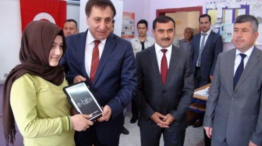 Fatih Projesi Tabletleri Şanlıurfa&rsquo;da Da Dağıtıldı