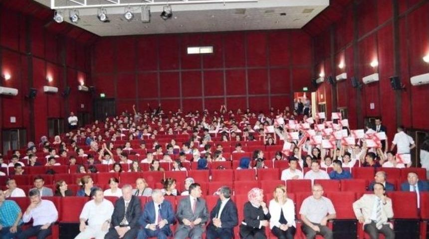 150 Bin Tablet Bilgisayar &Ouml;ğrencilere Dağıtılıyor