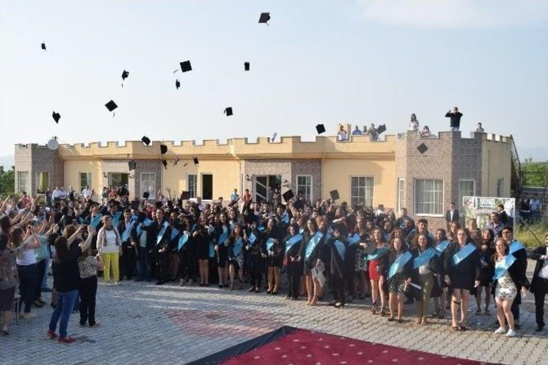 Sındırgı Myo&rsquo;da Mezuniyet Coşkusu