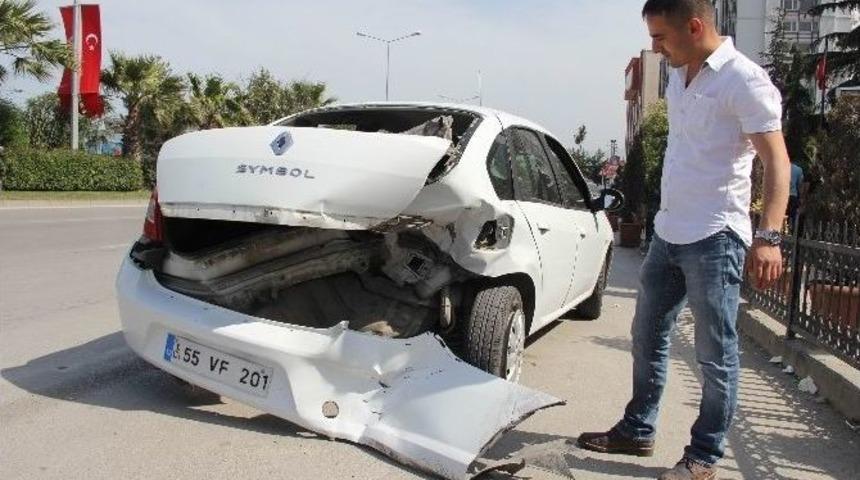 Otomobil Geri Geri Gelen Araca &Ccedil;arptı: 1 Yaralı