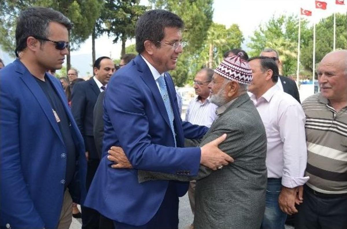 Nihat Zeybekci K&ouml;yceğiz&rsquo;de Harmandalı Oynadı