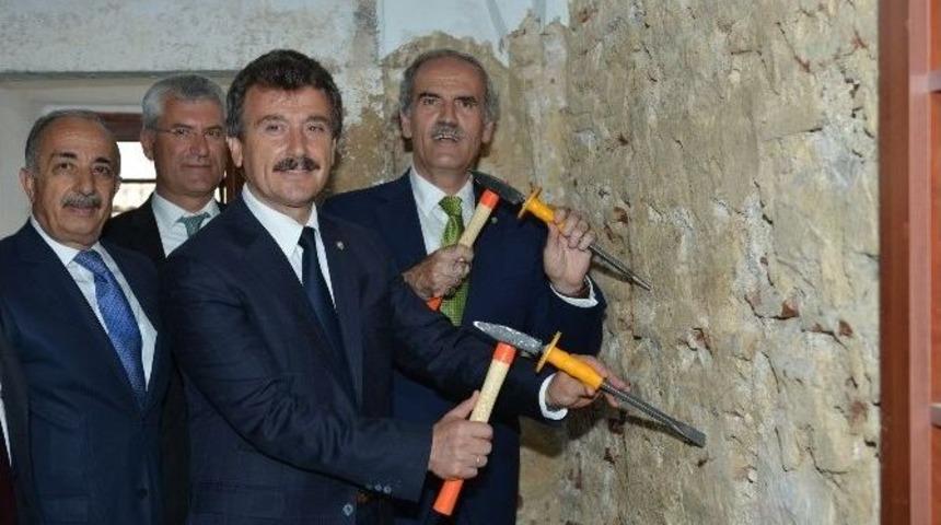 5 Asırlık K&uuml;lliyede Restorasyon Başladı