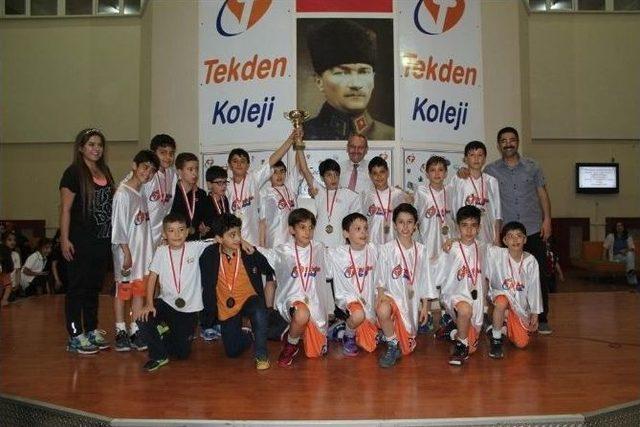 Tekden Koleji Minik Basketbol Takımı Kayseri Şampiyonu