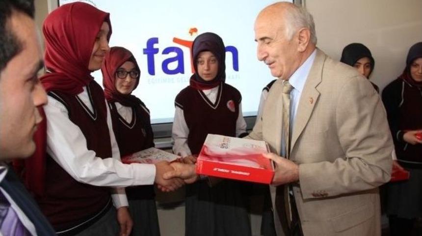 Fatih Projesi Kapsamında &Ouml;ğrencilere 50 Tablet Bilgisayar Dağıtıldı