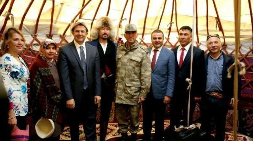 İnci Kefali Festivali Yağmur Altında Başladı