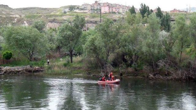 Nehre Düşen Çocuk Hayatını Kaybetti