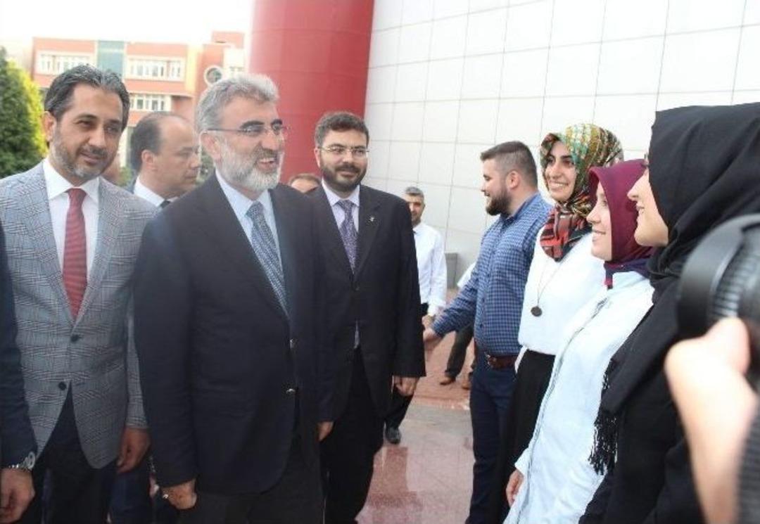 Bakan Yıldız Aydın&rsquo;da Gen&ccedil;lerle Buluştu