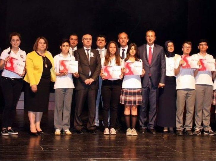 Aydın’da Lise 9. Sınıf Öğrencilerine Tablet Dağıtıldı