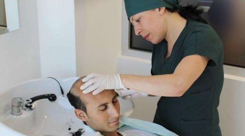 Aynaya K&uuml;sen Gen&ccedil; Sa&ccedil; Ektirdi