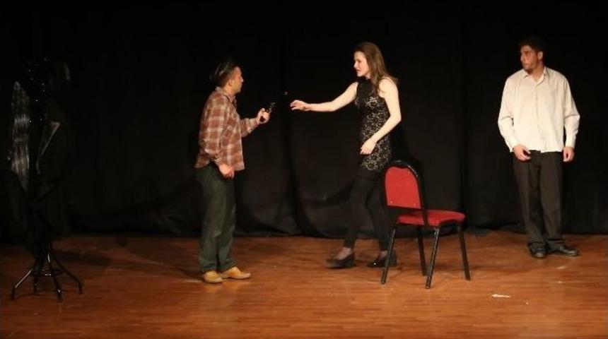 Amat&ouml;r Tiyatroculara B&uuml;y&uuml;k İlgi