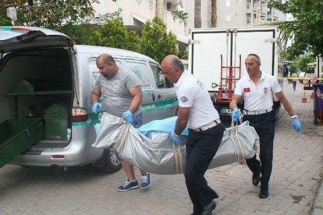 Kamyonetin Altında Kalan Yaşlı Kadın &Ouml;ld&uuml; 1