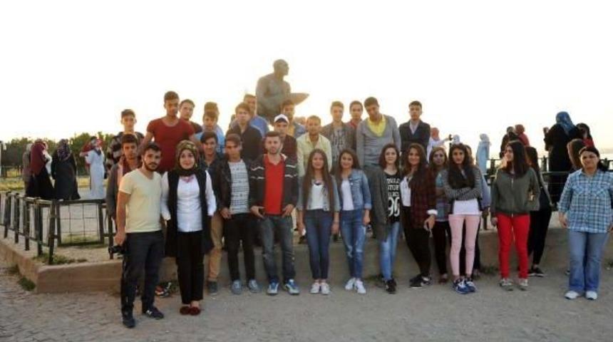 '&ccedil;anakkale'ye Dedeme Gidiyorum' Projesinde &Ouml;ğrenciler &Ccedil;anakkale'ye Gitti