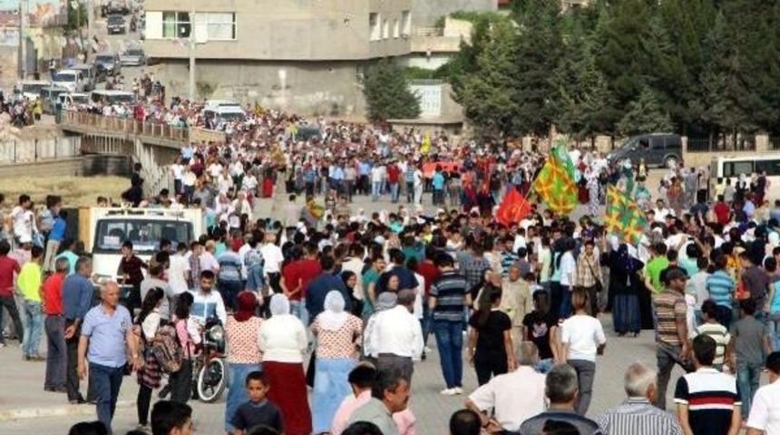 Rojava'da &Ouml;ld&uuml;r&uuml;len Kadın Pkk'lı, Nusaybin'de Toprağa Verildi