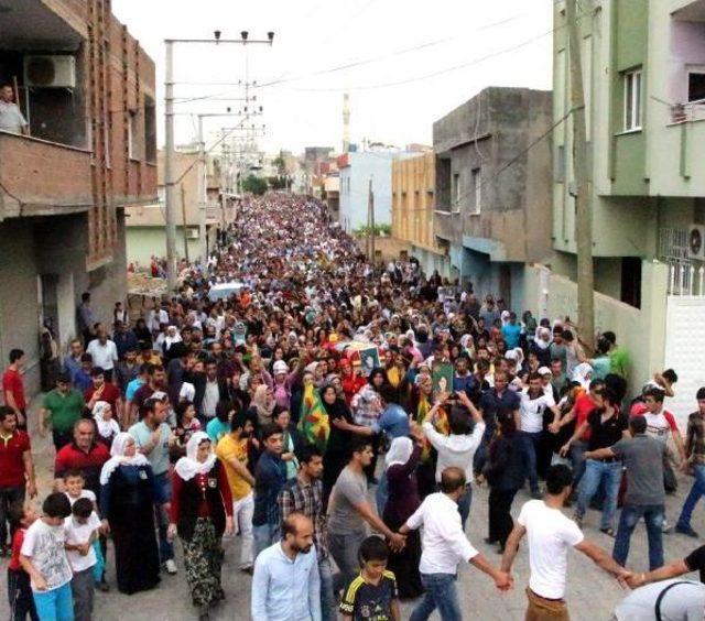 Rojava'da Öldürülen Kadın Pkk'lı, Nusaybin'de Toprağa Verildi