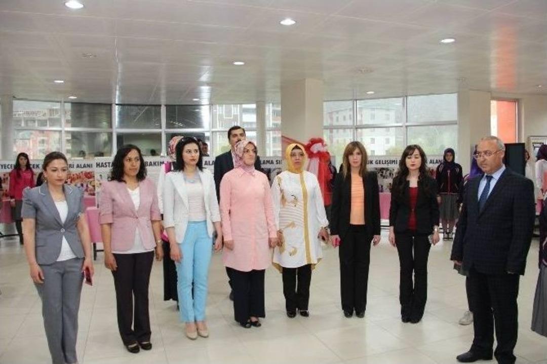 Kız Meslek Lisesi &Ouml;ğrencileri H&uuml;nerlerini Sergiledi
