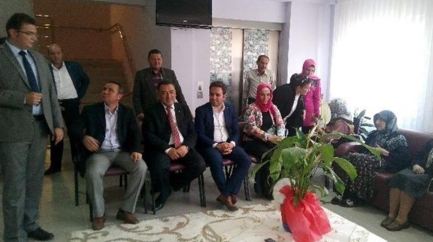 Nazıl Ve Gazel Huzurevini Ziyaret Etti