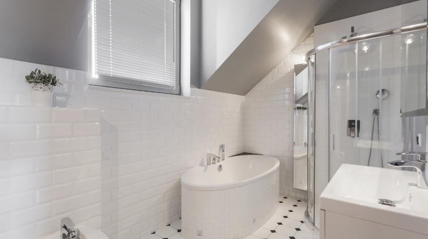  K&uuml;&ccedil;&uuml;k banyolar i&ccedil;in yaratıcı fikirler