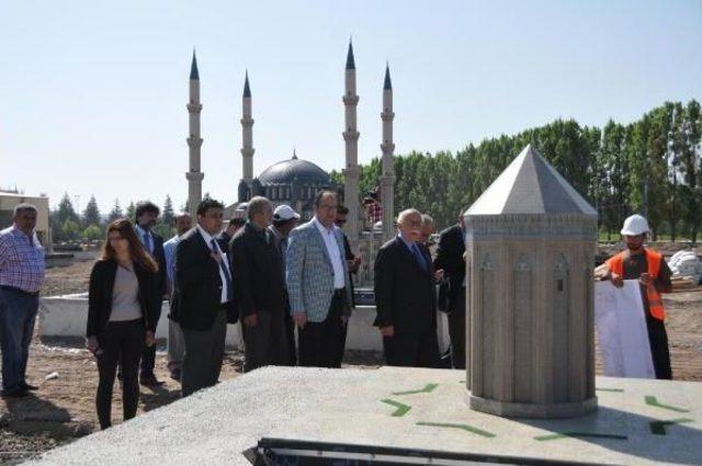 Bakan Avcı, Türk Dünyası Minyatür Eserler Müzesi Inşaatını Gezdi