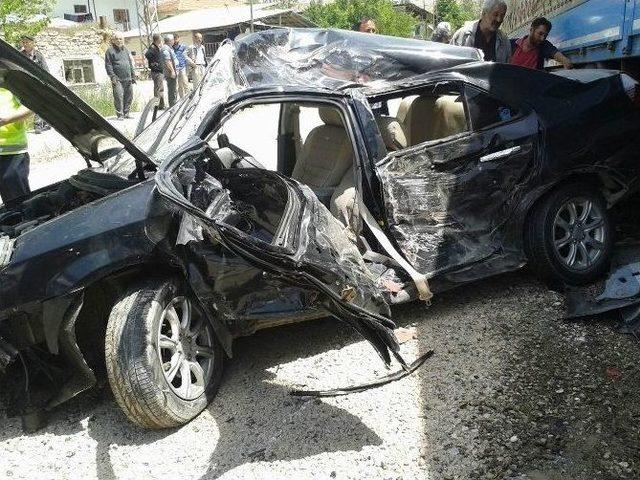 Sivas&rsquo;ta Otomobil Tır&rsquo;ın Altına Girdi: 8 Yaralı 1