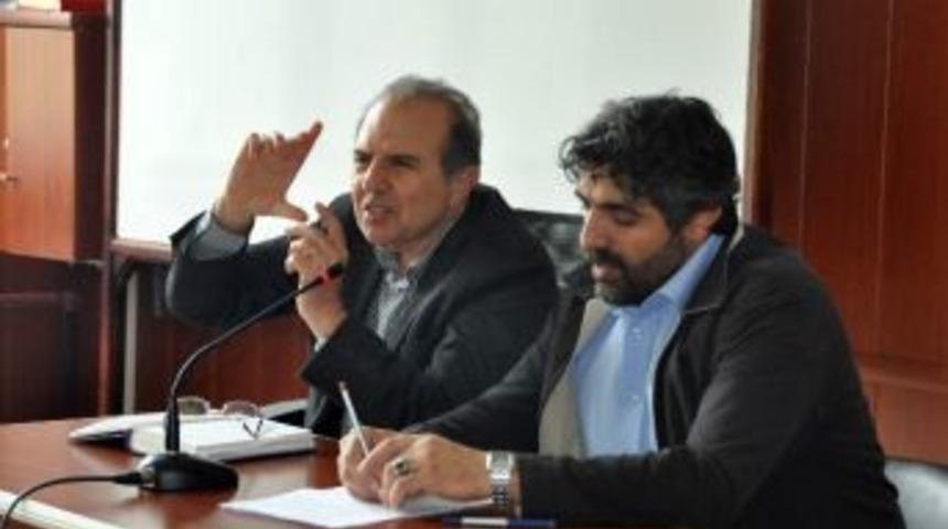 Prof. Dr. Shahriari D&ouml;nemin Son Mesnevi&rsquo;den Damlalar Dersini Verdi