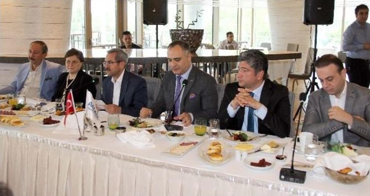 Agiad, Adayları Dinledi