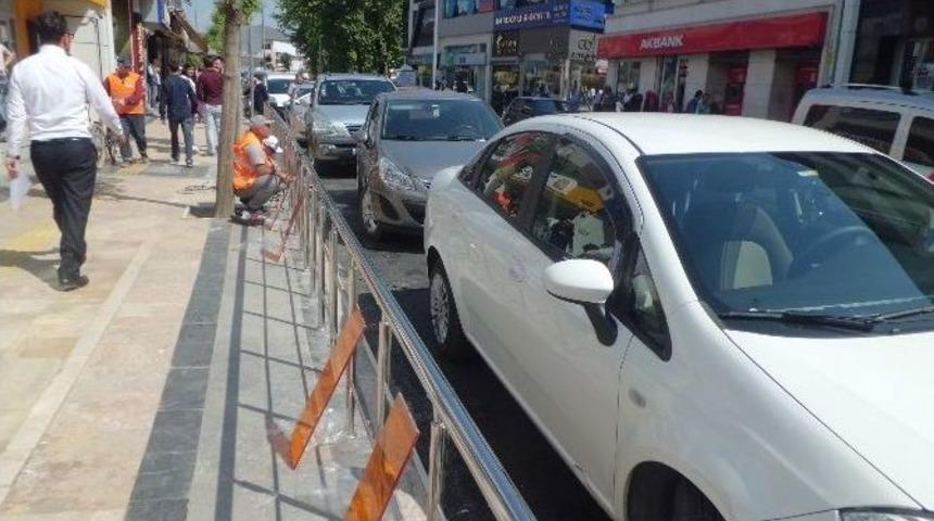 İstanbul Caddesi Yaya Korkulukları Bakıma Alındı