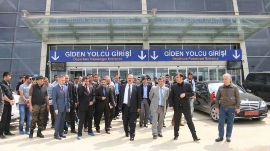 Vali Canbolat, Havalimanında İncelemelerde Bulundu