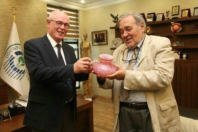 Ortaylı&rsquo;ya S&uuml;rpriz Doğum G&uuml;n&uuml; Kutlaması 1