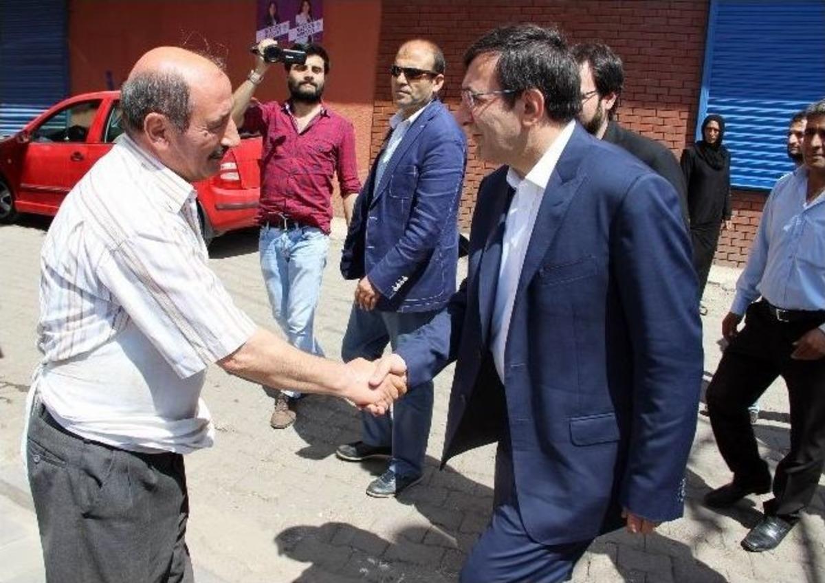 Bakan Yılmaz, Diyarbakır&rsquo;ın En Sıkıntılı B&ouml;lgesinde Vatandaşlarla Buluştu