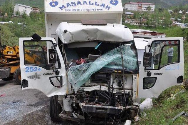 Tunceli’de Trafik Kazası: 2 Ölü, 20 Yaralı