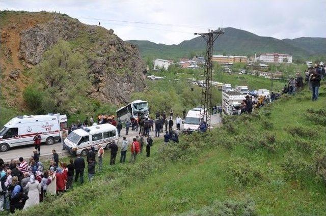 Tunceli’de Trafik Kazası: 2 Ölü, 20 Yaralı