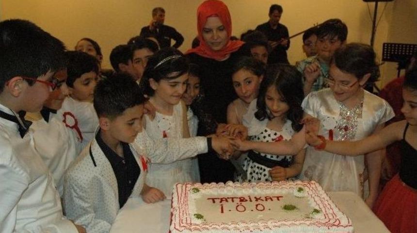 Tatbikat İlk&ouml;ğretim Okulu &Ouml;ğrencilerinin Mezuniyet Heyecanı