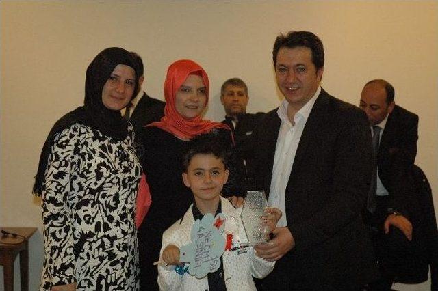 Tatbikat İlk&ouml;ğretim Okulu &Ouml;ğrencilerinin Mezuniyet Heyecanı 2