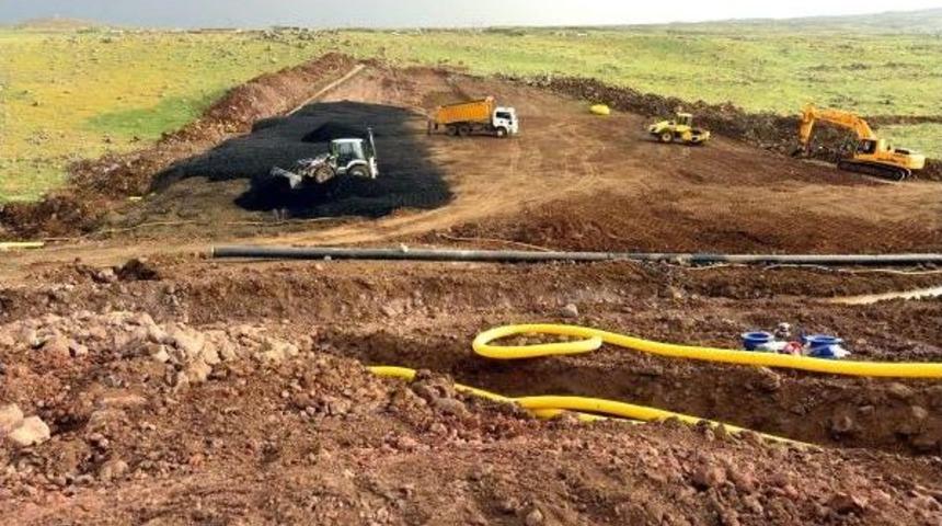 Diyarbakır B&uuml;y&uuml;kşehir Belediyesi Sulama G&ouml;leti Yapıyor