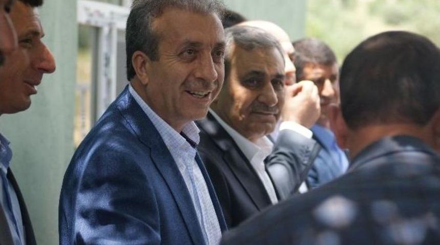 Bakan Eker Se&ccedil;im &Ccedil;alışmalarına Devam Ediyor