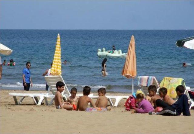 Kızkalesi Plajına Turist Akını