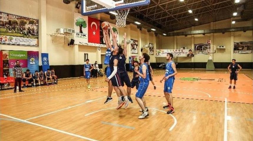 Şehitkamil Beldiyesi Spor Şenliklerine Binlerce &Ouml;ğrenci Katıldı