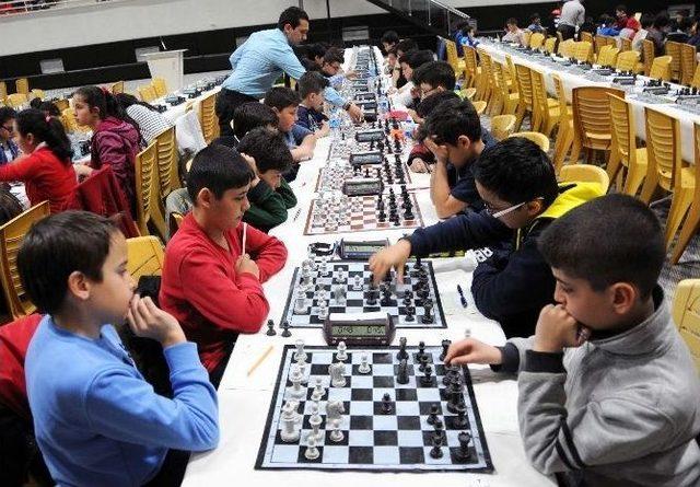 Şehitkamil Beldiyesi Spor Şenliklerine Binlerce &Ouml;ğrenci Katıldı 1