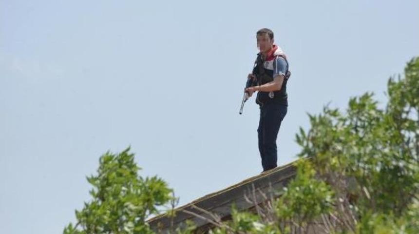 Babasını Kanlar I&ccedil;inde G&ouml;r&uuml;nce Eline T&uuml;feği Alıp &Ccedil;atıya &Ccedil;ıktı