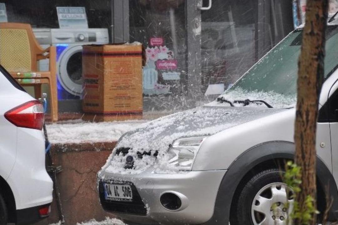 Eleşkirt&rsquo;te Dolu Yağdı