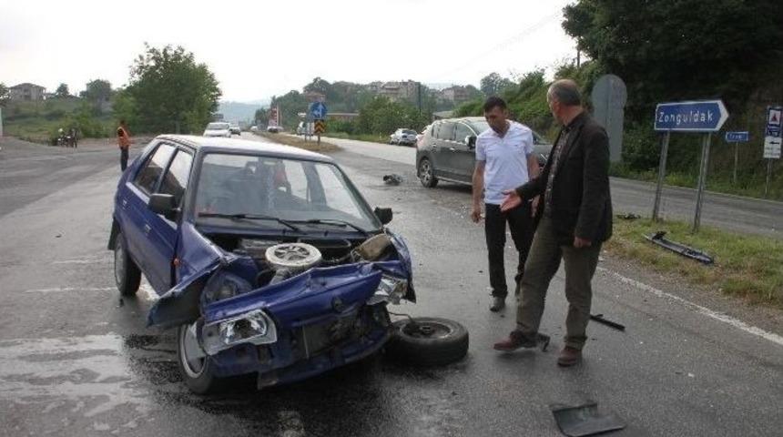 Kdz.ereğli&rsquo;de Zincirleme Trafik Kazası: İki Yaralı