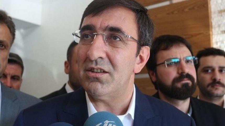 Bakan Yılmaz, Ak Parti Se&ccedil;im Otob&uuml;s&uuml;ne Yapılan Saldırıyı Kınadı