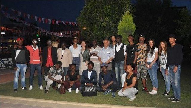 Muğla Üniversitesinin Afrikalı Öğrencileri Gönülleri Fethetti
