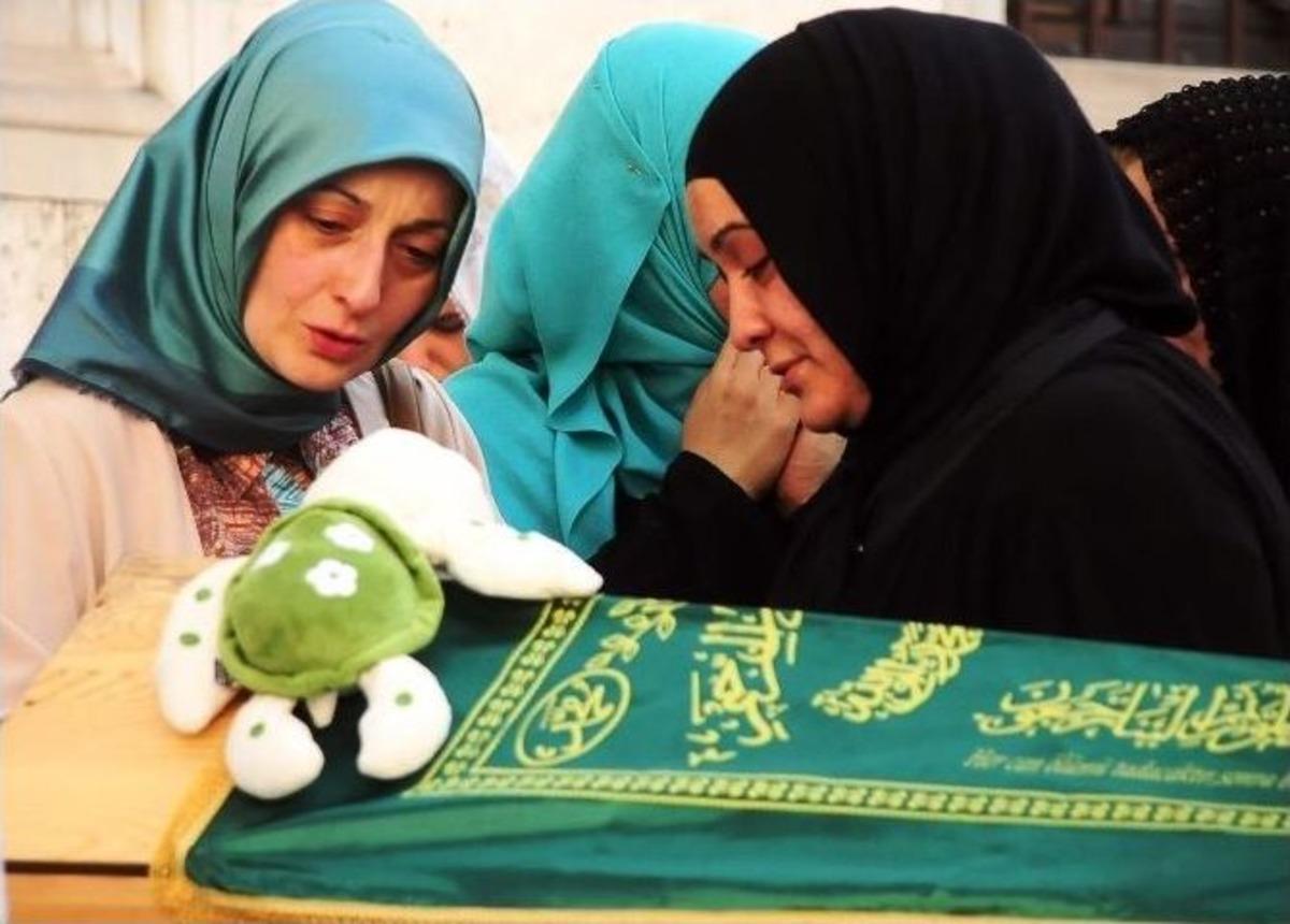 Oyuncak Kaplumbağası İle Son Yolculuğuna Uğurlandı