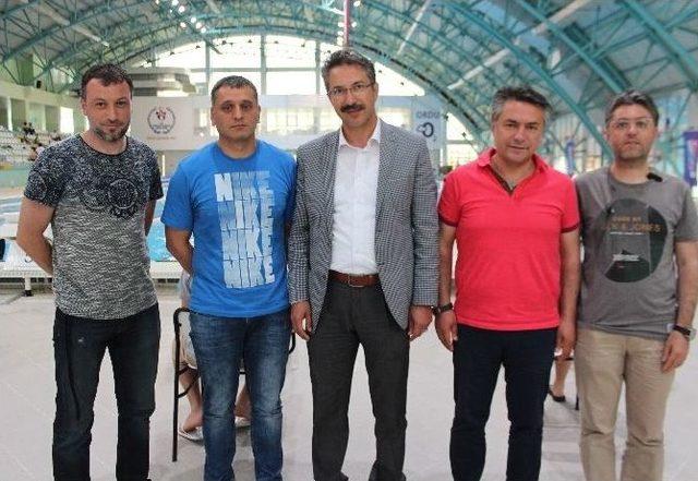 Paletli Yüzme Şampiyonası’nda Ödül Heyecanı