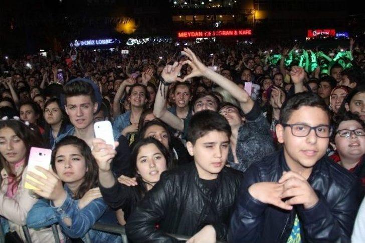 Pop Müzik Sanatçısı İrem Derici Sahnede Fenalaştı G4