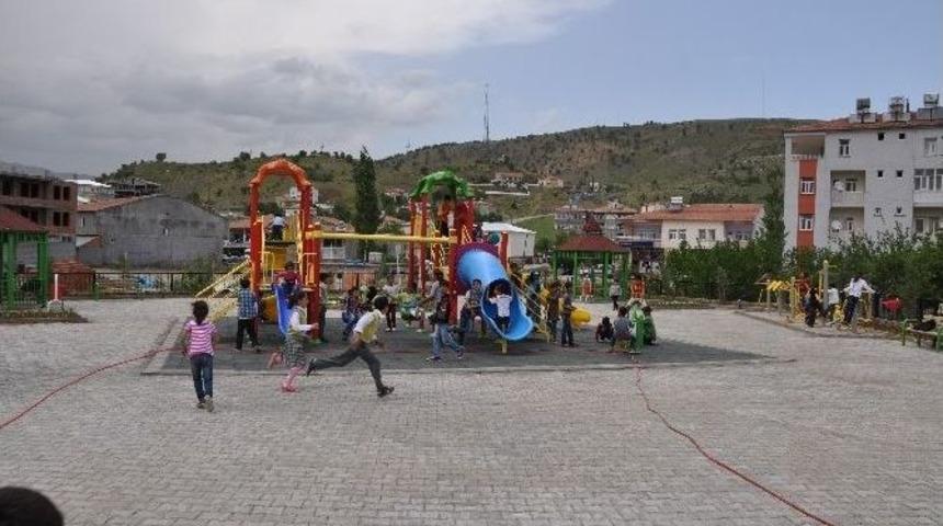 Sincik İl&ccedil;e Belediye &Ccedil;ocuk Parkı Hizmet Girdi