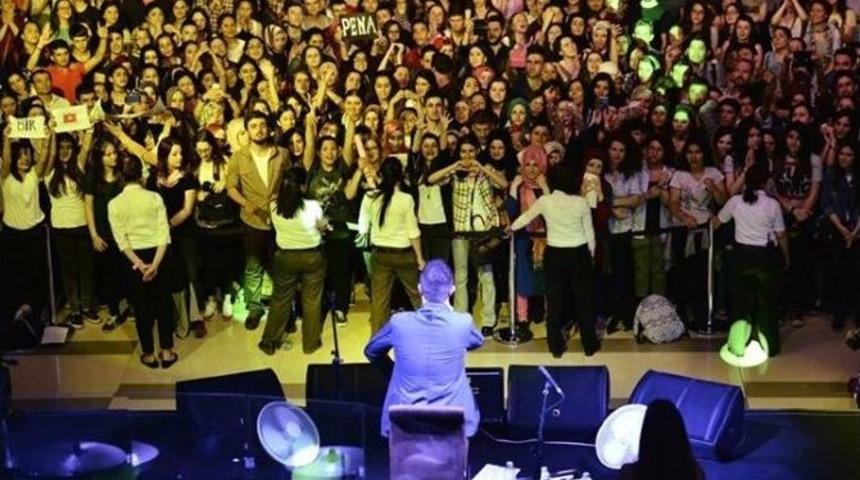 Emre Aydın, Ataşehir Brandıum Avm&rsquo;de Hayranlarıyla Buluştu